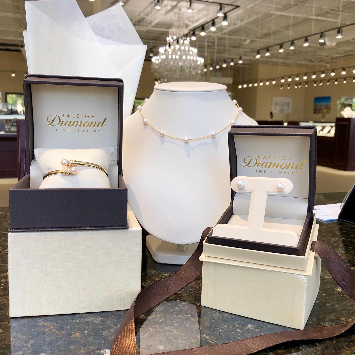 Raleigh Diamons Pearl Jewelry