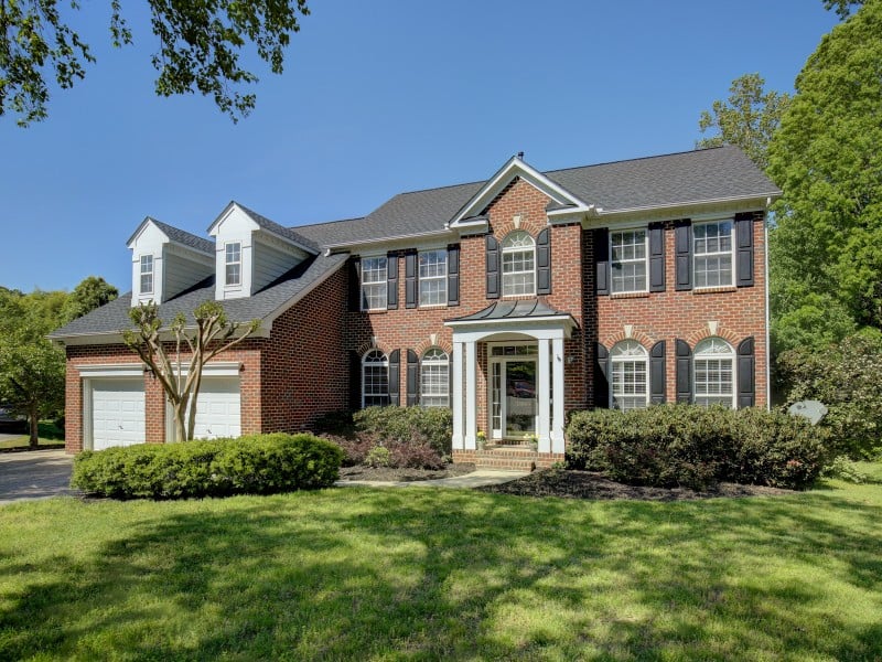 02_FRONT_OF_HOUSE_002