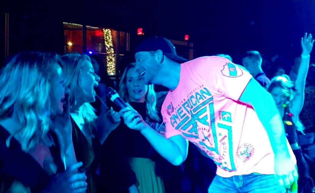 PLUS Dueling Piano Bar