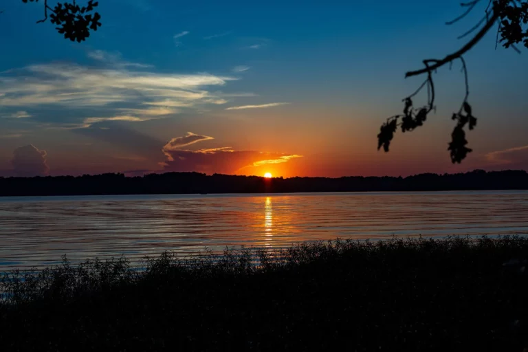 SunsetatBadinLake small.jpg 768x512