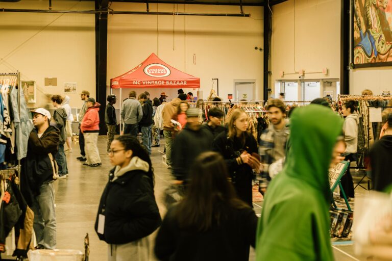 240121 NC VINTAGE BAZAAR DAY 2 130 Tommy Coyote @tommycoyote  min 768x512