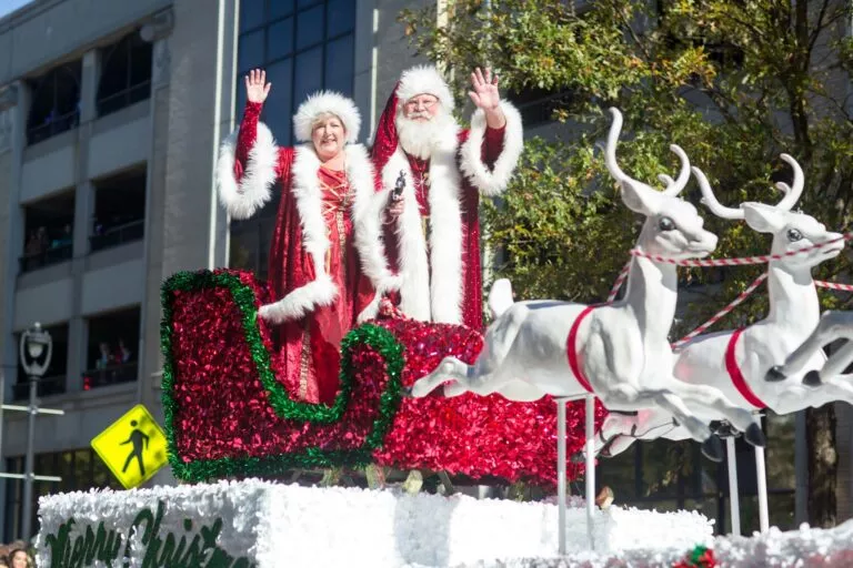 2018 Christmas Parade Santa Mrs. Claus 768x512
